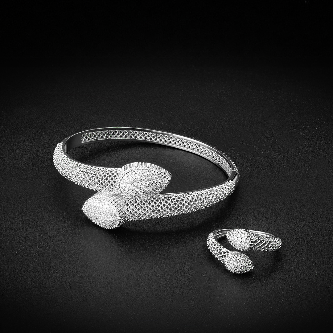 اسوارة مع خاتم مغطى بذهب 18